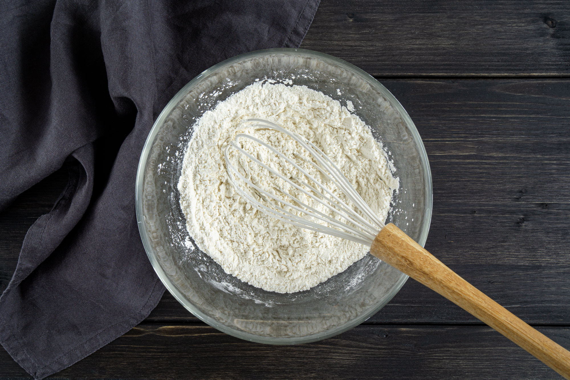 Flour mixed with baking powder in a bowl