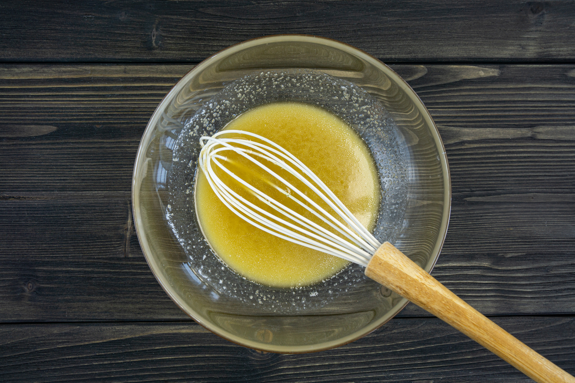 Melted butter mixed with sugar in a glass bowl