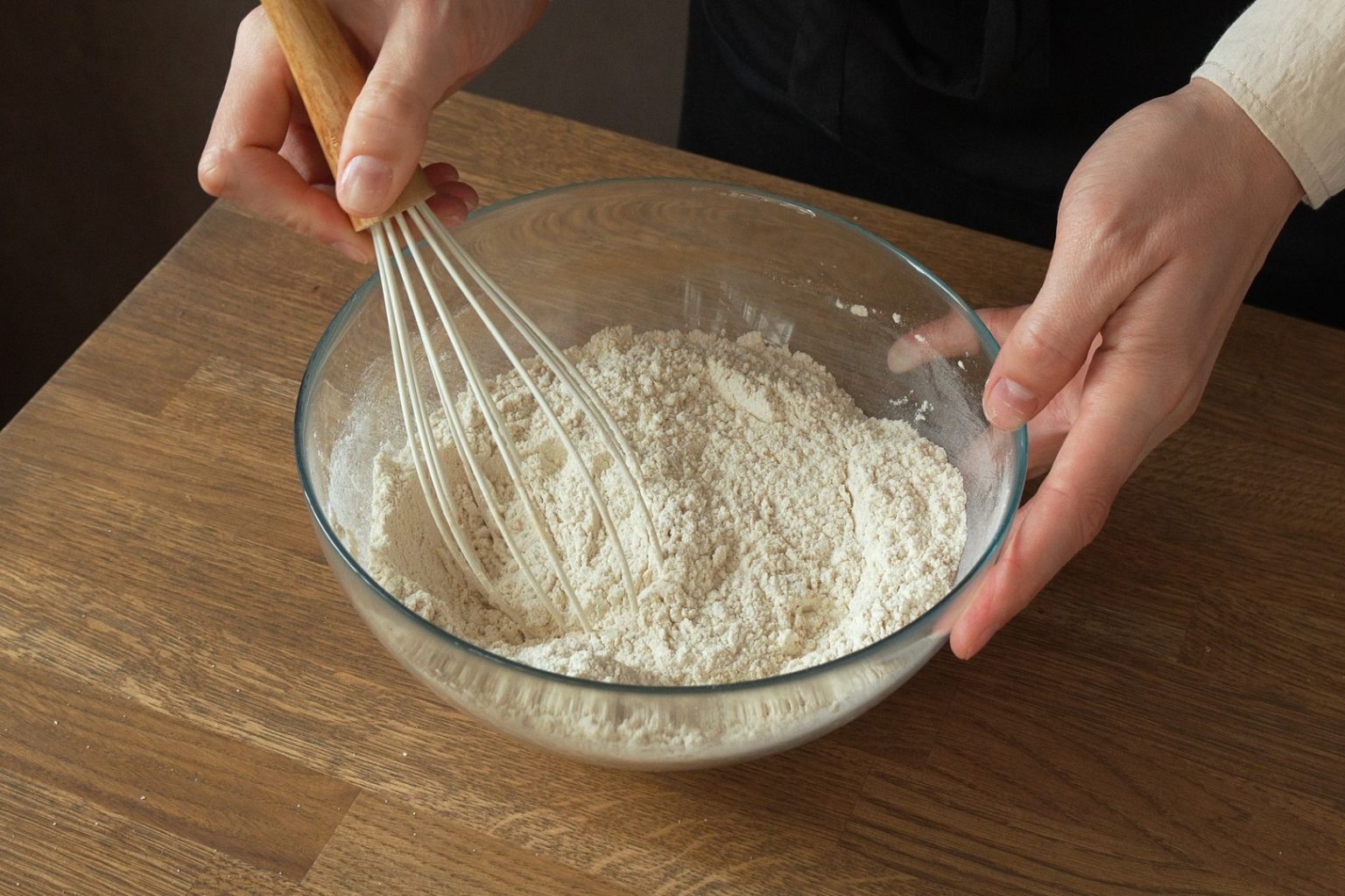 Flour mixed with leavening agents and cinnamon